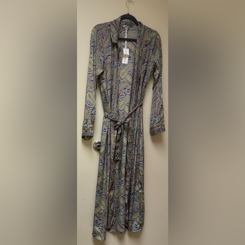 NWT;  Karma Highway. long-sleeved, paisley print robe or wrap dress🌸